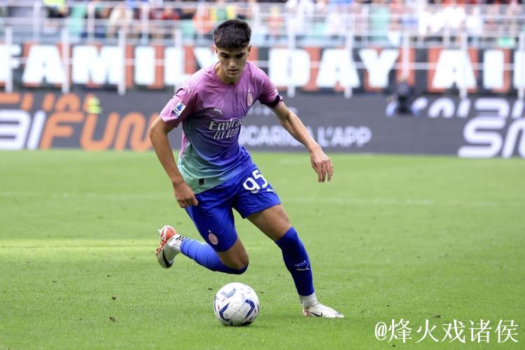 自马尔蒂尼以来,巴尔泰萨吉是是在意甲进球最年轻的米兰后卫 自马尔蒂尼以来,巴尔泰萨吉是是在意甲进球最年轻的米兰后卫